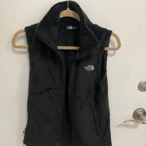 Woman’s north face fleece vest